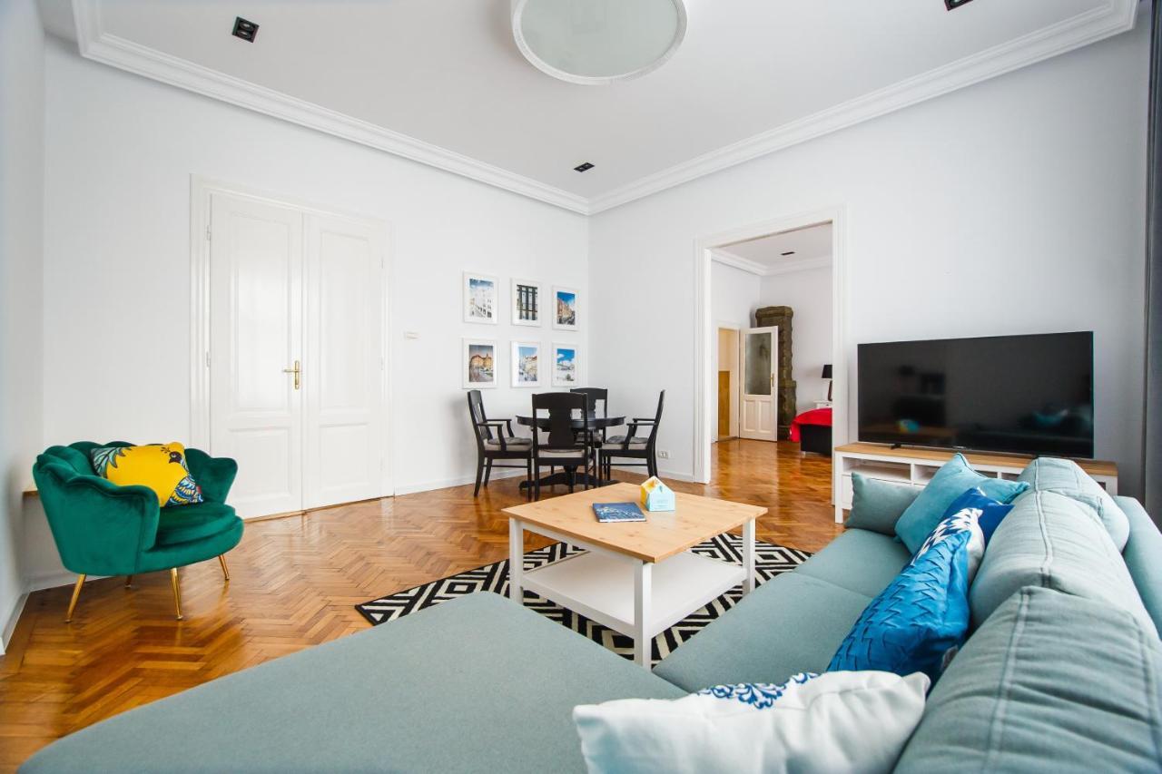Spacious Riverviews Apartment Near Piata Unirii Oradea Exterior foto