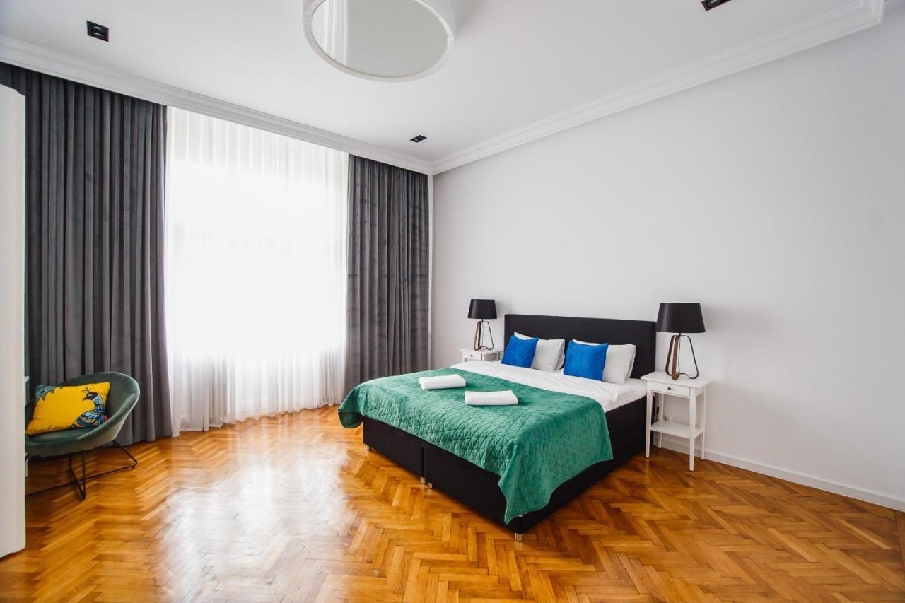 Spacious Riverviews Apartment Near Piata Unirii Oradea Exterior foto