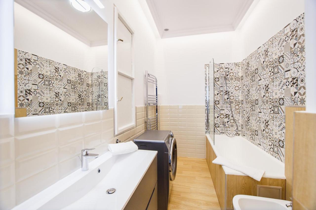 Spacious Riverviews Apartment Near Piata Unirii Oradea Exterior foto