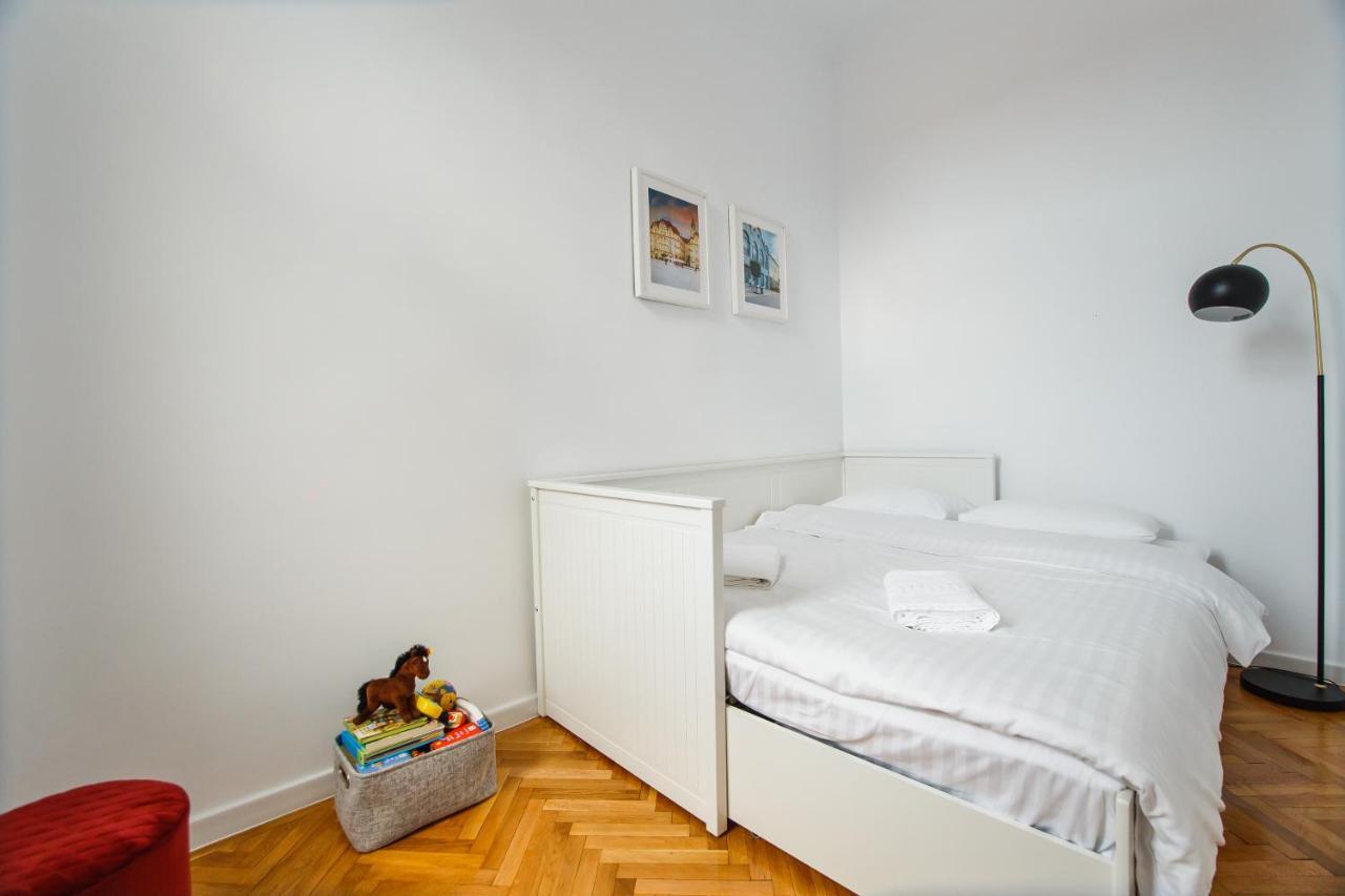 Spacious Riverviews Apartment Near Piata Unirii Oradea Exterior foto