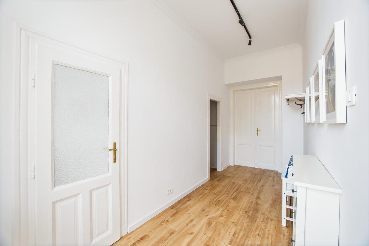 Spacious Riverviews Apartment Near Piata Unirii Oradea Exterior foto
