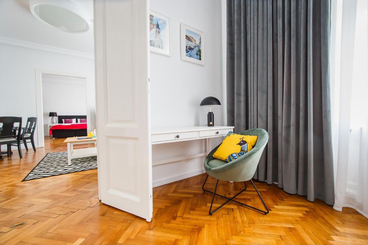 Spacious Riverviews Apartment Near Piata Unirii Oradea Exterior foto